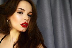 Jak wymodelować kształt ust? Wypełnianie, modelowanie i powiększanie ust Szczecin
