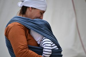 Chusta do noszenia dziecka – zalety