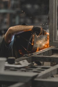 Zgrzewanie: Kluczowe informacje i techniki dla efektywnego łączenia materiałów